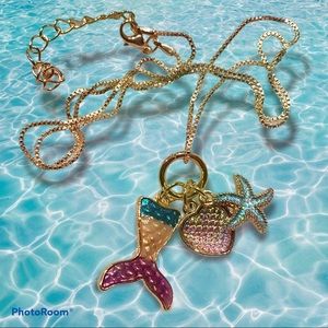 💰2/$12💰NEW•Mermaid Tail iridescent gold necklace
